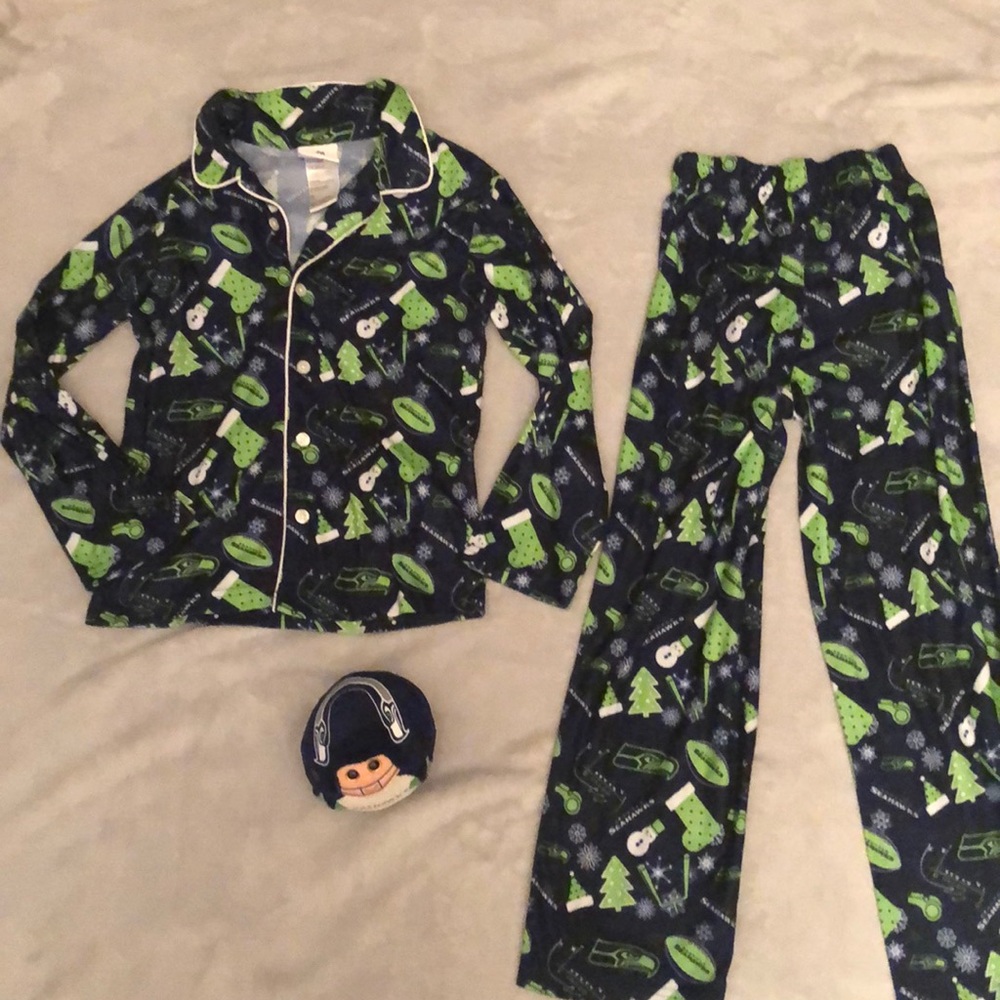 NEW. Seahawks Pajama Set.  Medium.